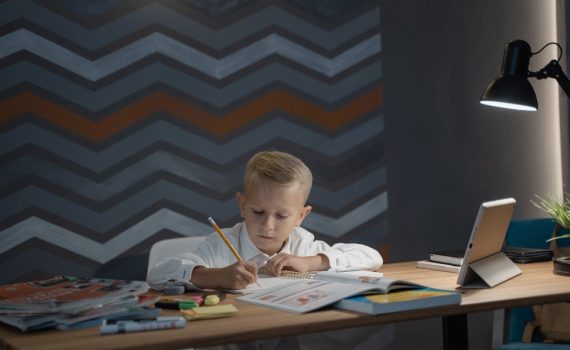 Niño perfeccionista